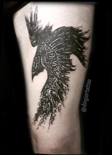 татуювання птиці на руці в стилі реалізм