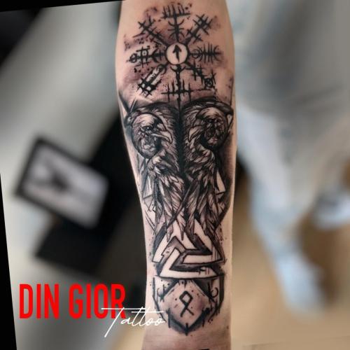 татуювання в стилі реалізм з фігурамі